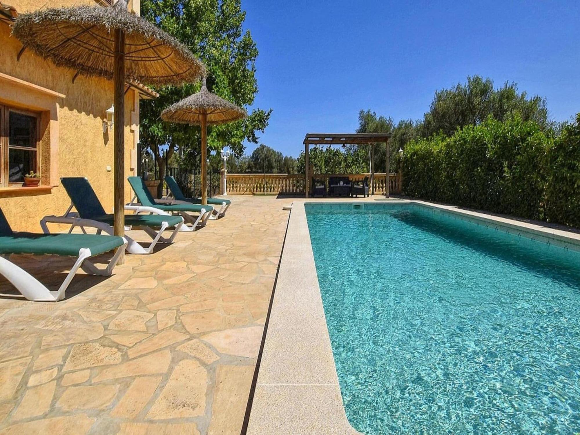 In With Private Pool Ferienhaus